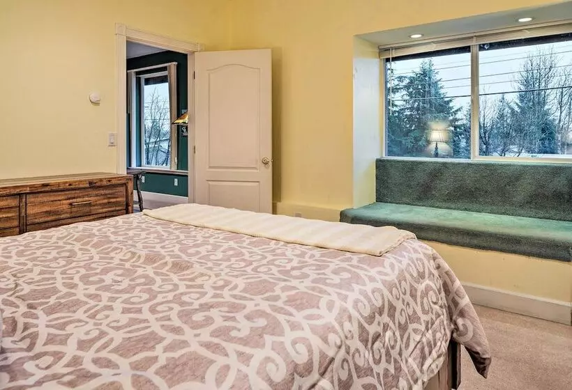 Ketchikan Home: Bay Views, 1/2 Mi To Hiking Trails