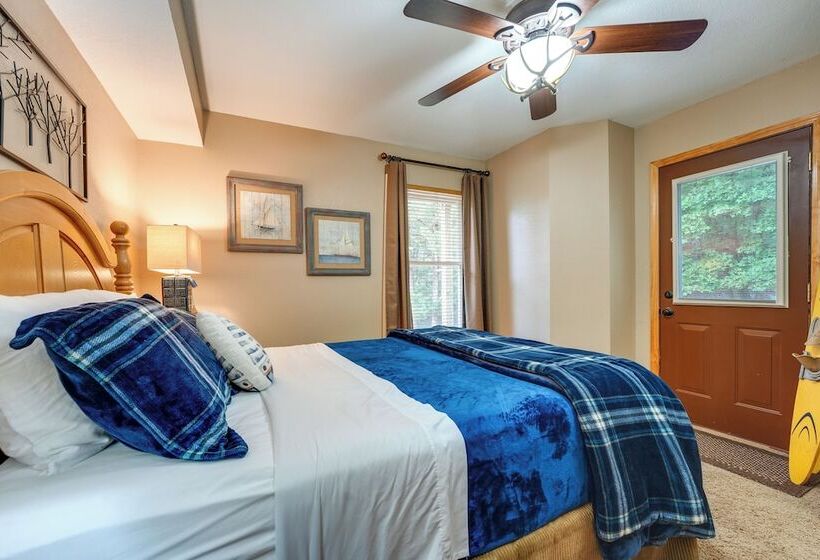 Lake View Home In Blue Eye W/ Hot Tub & Fire Pit!