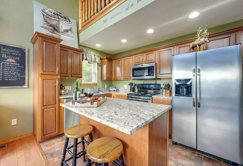 Lake View Home In Blue Eye W/ Hot Tub & Fire Pit!