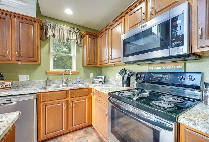 Lake View Home In Blue Eye W/ Hot Tub & Fire Pit!