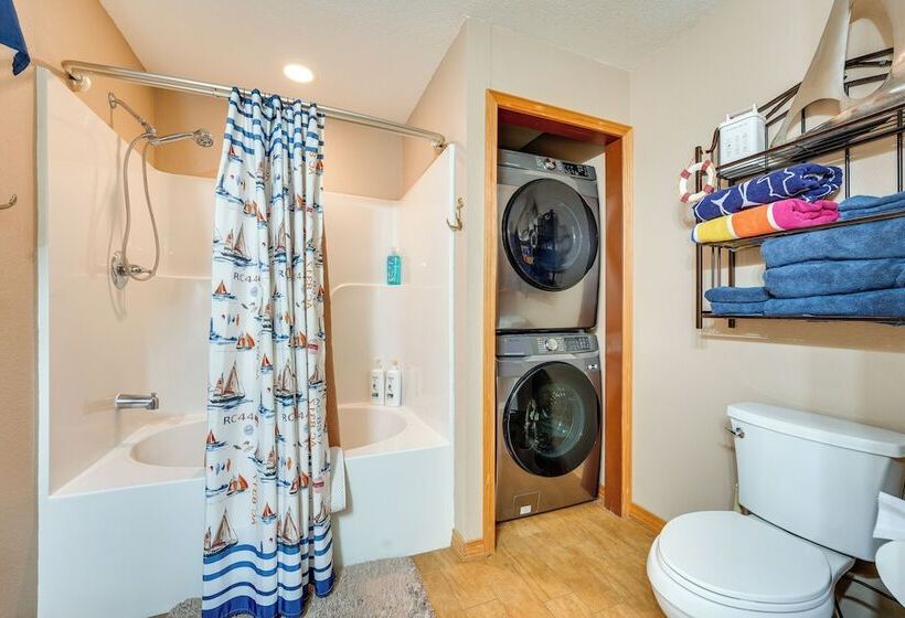 Lake View Home In Blue Eye W/ Hot Tub & Fire Pit!