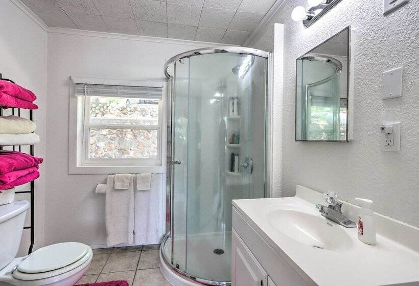 Lakefront Family Retreat W/ Boat Slip & Dock!