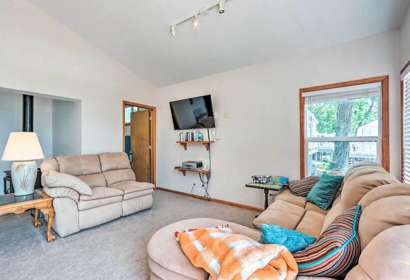 Lakefront Family Retreat W/ Boat Slip & Dock!