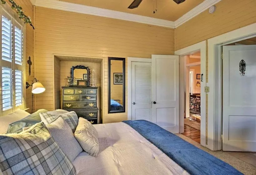 Lakefront Florida Retreat   Pool Table & Boat Dock