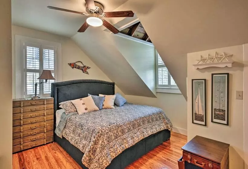 Lakefront Florida Retreat   Pool Table & Boat Dock