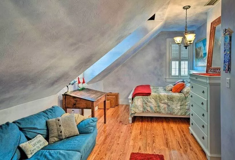 Lakefront Florida Retreat   Pool Table & Boat Dock