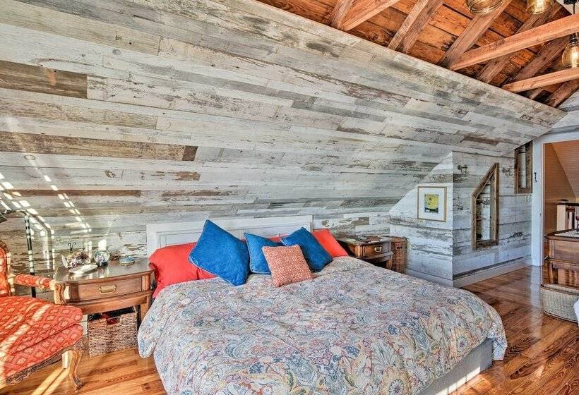 Lakefront Florida Retreat Pool Table & Boat Dock