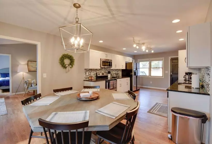 Lakefront Westminster Retreat W/ Boat Dock!