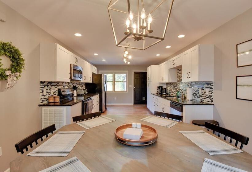 Lakefront Westminster Retreat W/ Boat Dock!