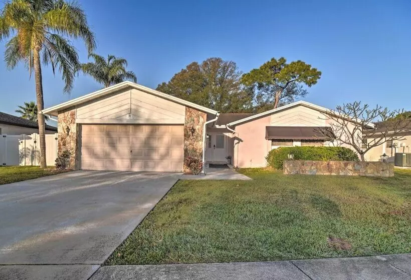 Largo Oasis W/ Pool & Grill: 10 Min To Beach!