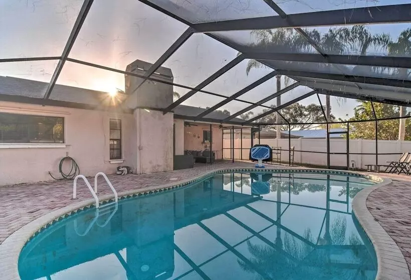 Largo Oasis W/ Pool & Grill: 10 Min To Beach!