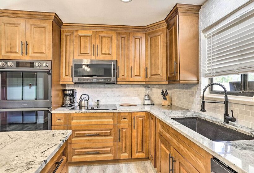 Largo Oasis W/ Pool & Grill: 10 Min To Beach!