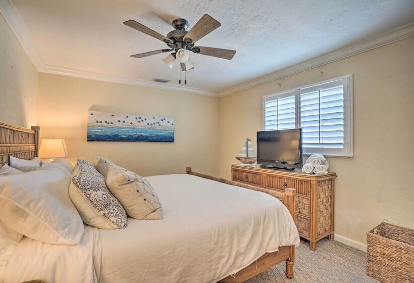 Marco Island Home W/ Heated Pool, Close To Beach!