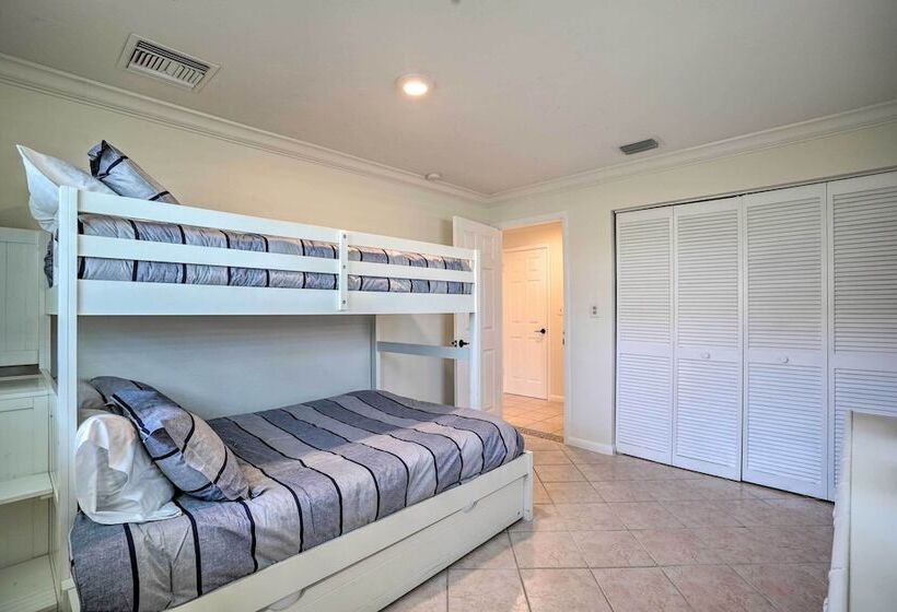 Marco Island Home W/ Heated Pool, Close To Beach!