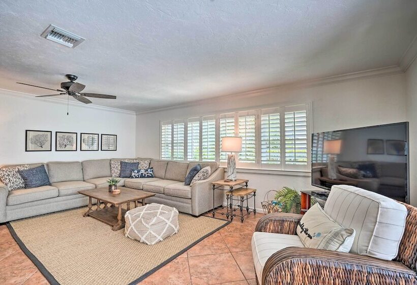 Marco Island Home W/ Heated Pool, Close To Beach!