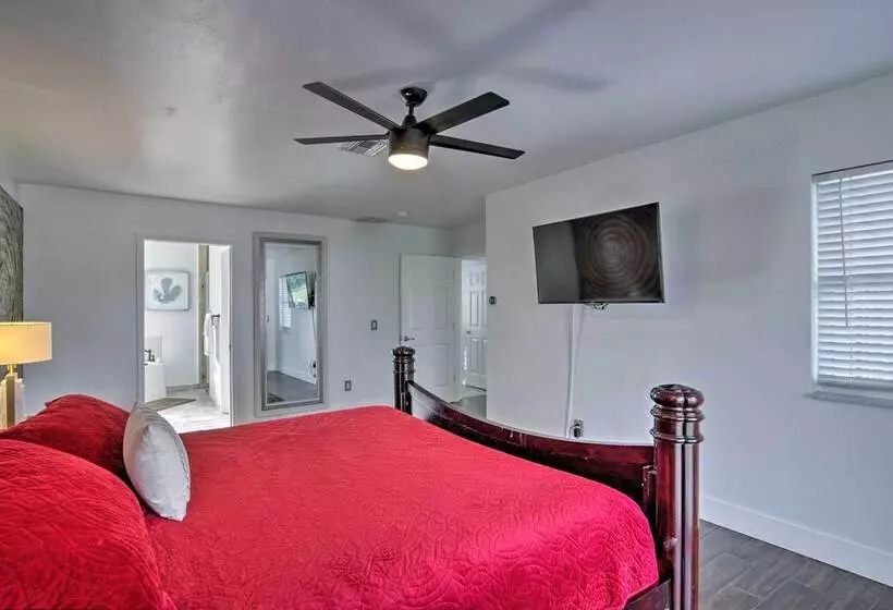 Marco Island Home W/ Pool Near Tigertail Beach!