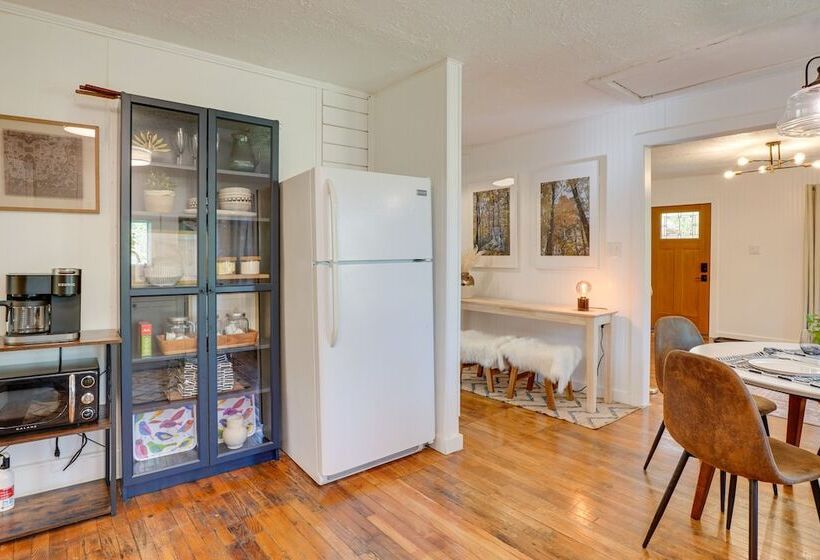 Mid Century Modern Fayetteville Home Close To Town