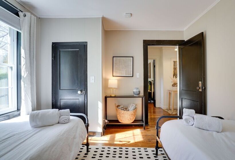 Mid Century Modern Fayetteville Home Close To Town