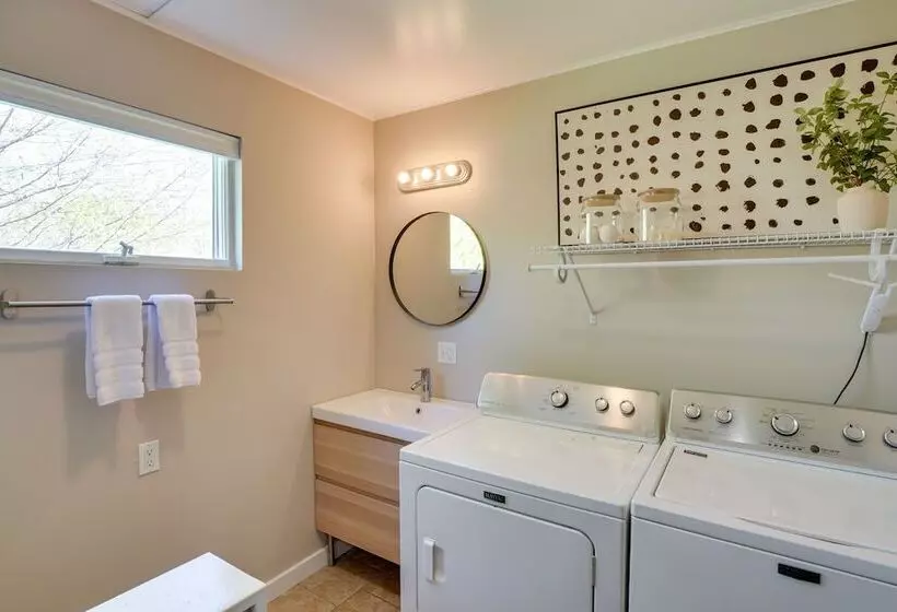 Mid Century Modern Fayetteville Home Close To Town