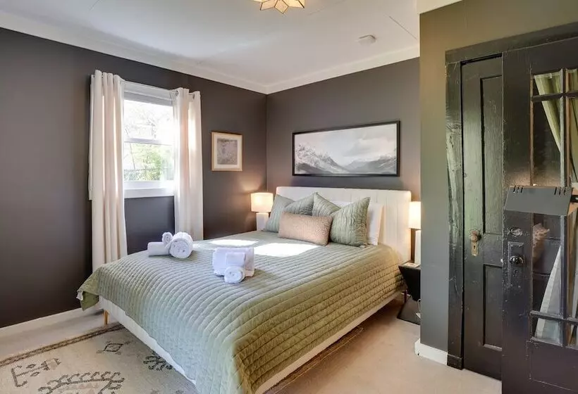 Mid Century Modern Fayetteville Home Close To Town