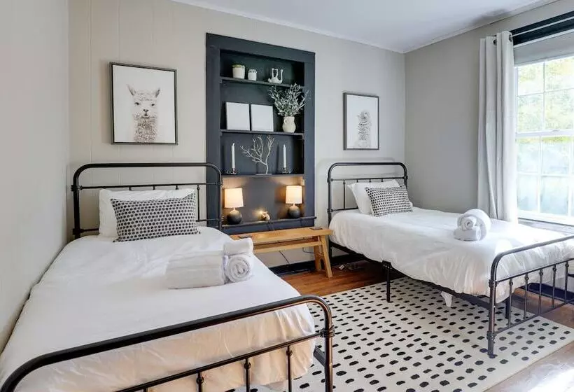 Mid Century Modern Fayetteville Home Close To Town