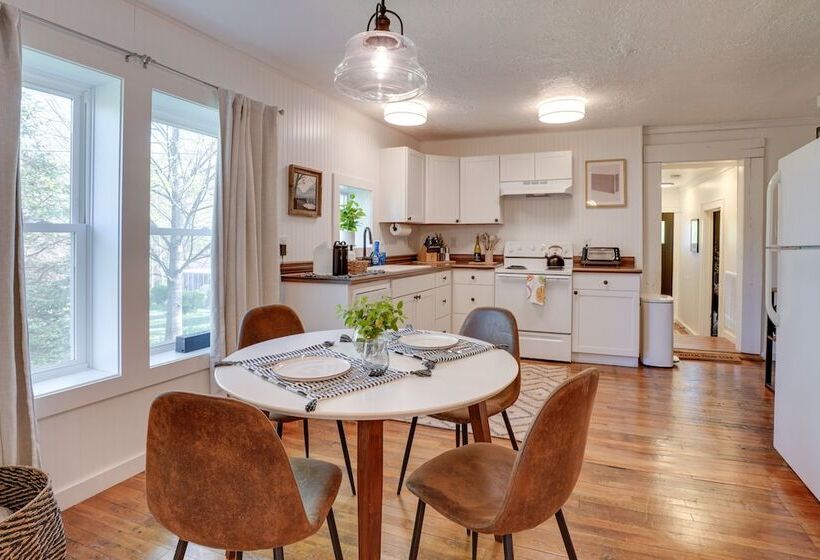 Mid Century Modern Fayetteville Home Close To Town