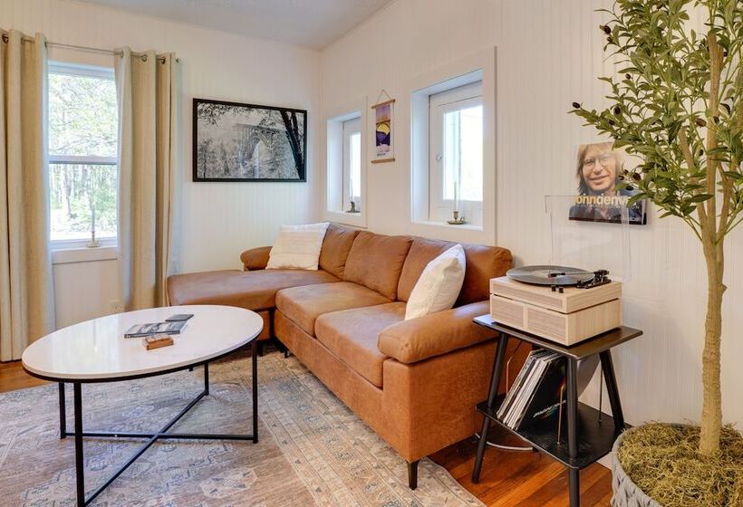 Mid Century Modern Fayetteville Home Close To Town