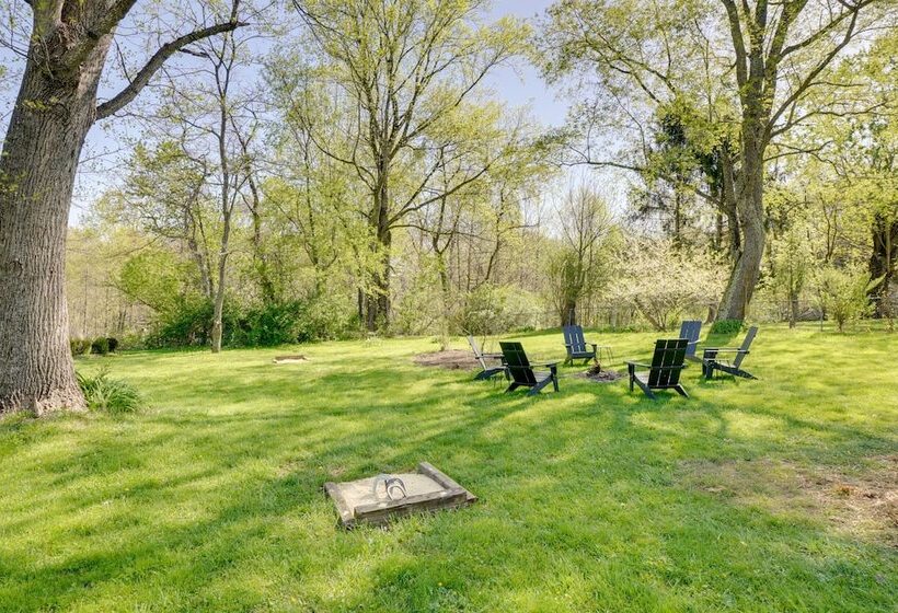 Mid Century Modern Fayetteville Home Close To Town