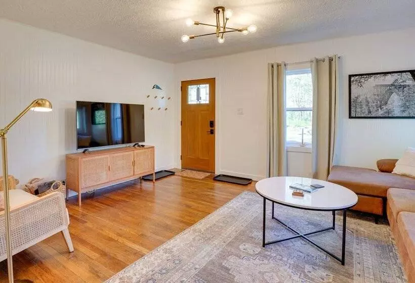 Mid Century Modern Fayetteville Home Close To Town