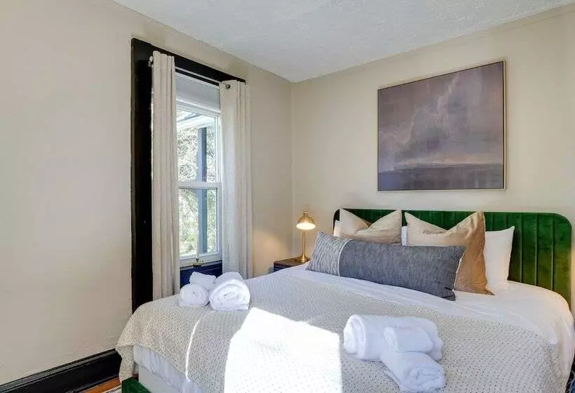 Mid Century Modern Fayetteville Home Close To Town