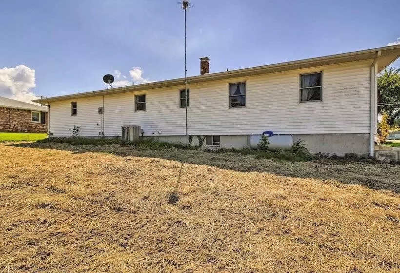 Modern Abode W/ Patio ~ 1 Mi To Stockton Lake!