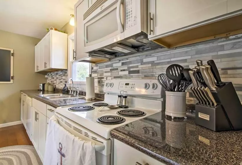 Modern Abode W/ Patio ~ 1 Mi To Stockton Lake!