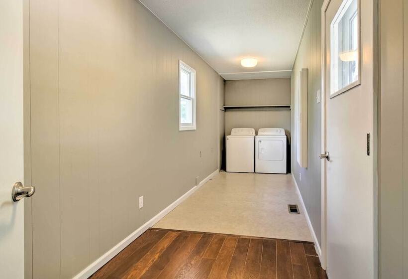 Modern Abode W/ Patio ~ 1 Mi To Stockton Lake!