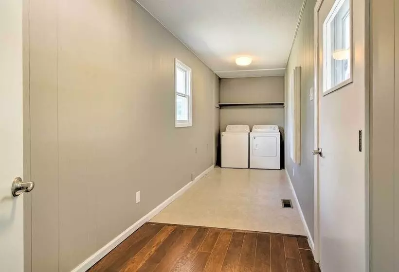 Modern Abode W/ Patio ~ 1 Mi To Stockton Lake!