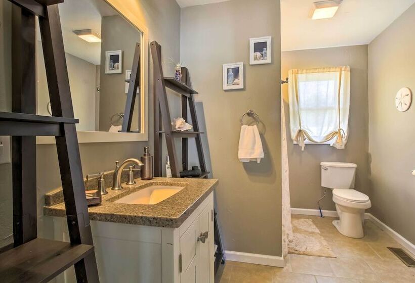 Modern Abode W/ Patio ~ 1 Mi To Stockton Lake!