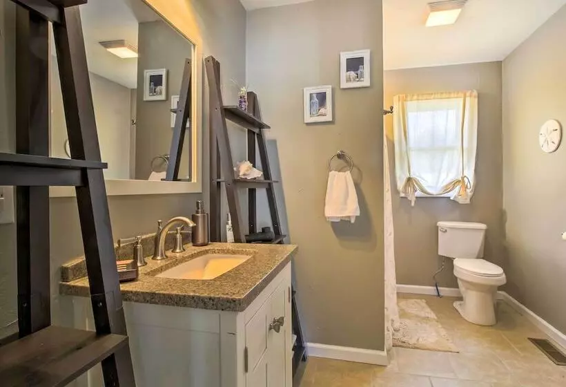 Modern Abode W/ Patio ~ 1 Mi To Stockton Lake!