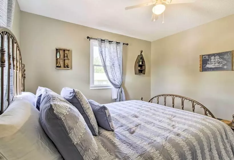 Modern Abode W/ Patio ~ 1 Mi To Stockton Lake!