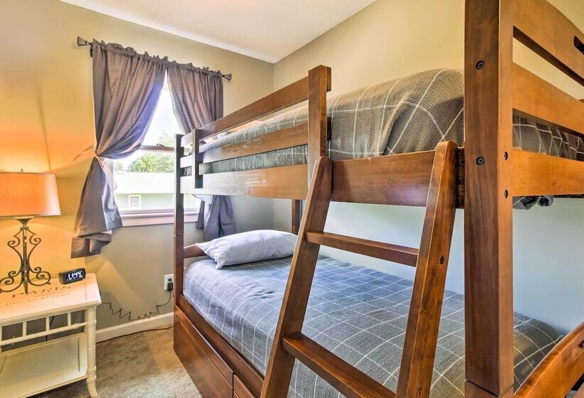 Modern Abode W/ Patio ~ 1 Mi To Stockton Lake!