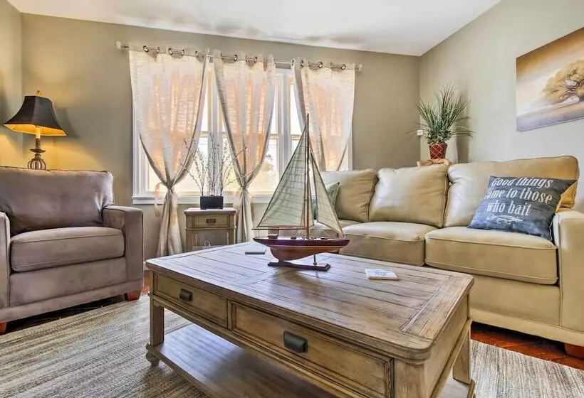 Modern Abode W/ Patio ~ 1 Mi To Stockton Lake!