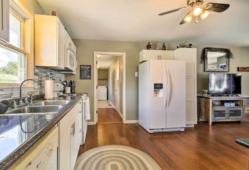 Modern Abode W/ Patio ~ 1 Mi To Stockton Lake!