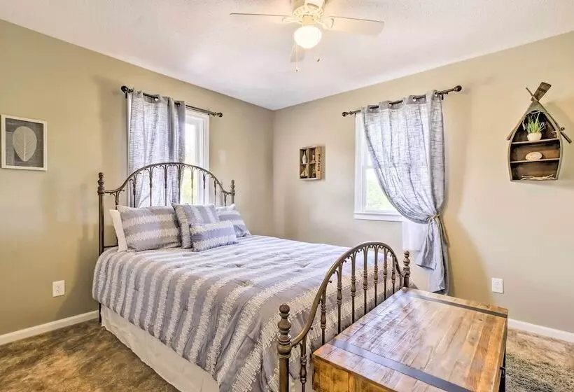 Modern Abode W/ Patio ~ 1 Mi To Stockton Lake!