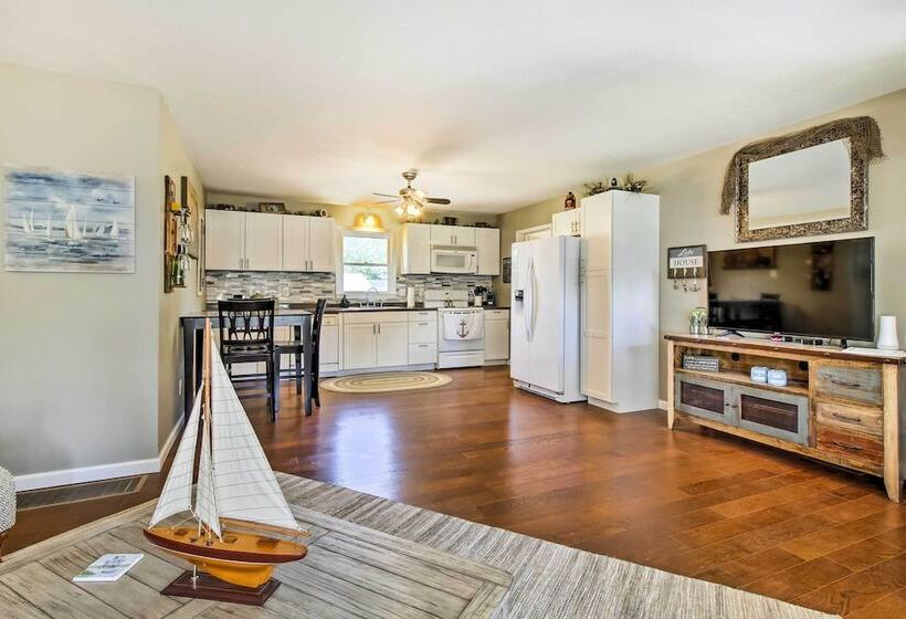 Modern Abode W/ Patio ~ 1 Mi To Stockton Lake!