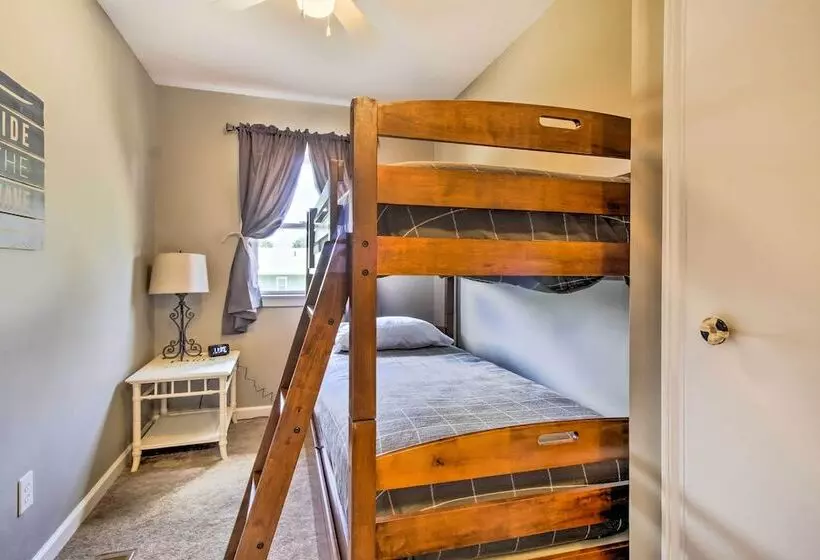 Modern Abode W/ Patio ~ 1 Mi To Stockton Lake!