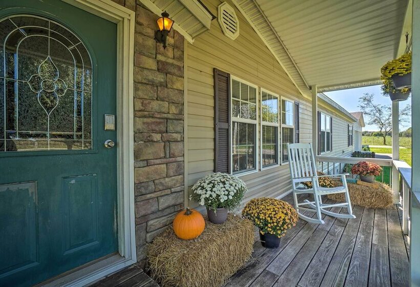 Monett Family Ranch Home W/ Fireplace & Huge Deck!