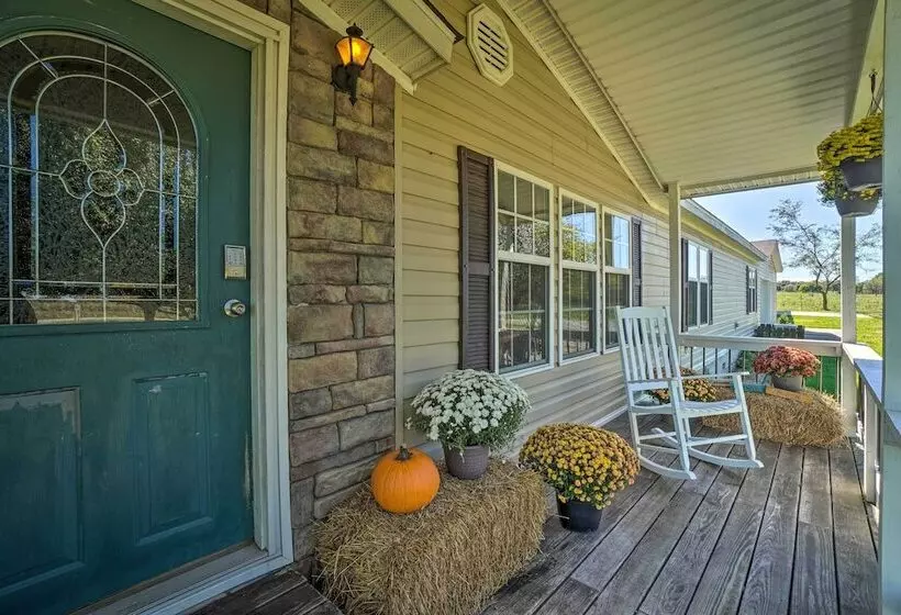 Monett Family Ranch Home W/ Fireplace & Huge Deck!