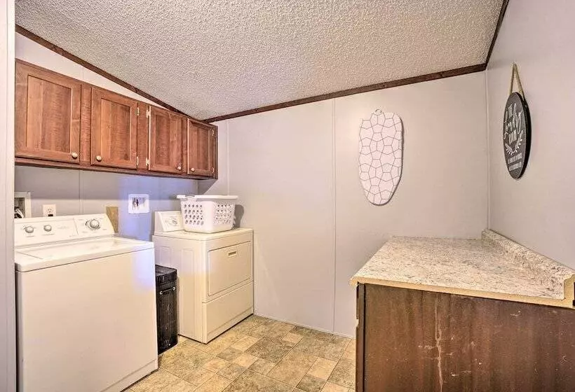 Monett Family Ranch Home W/ Fireplace & Huge Deck!