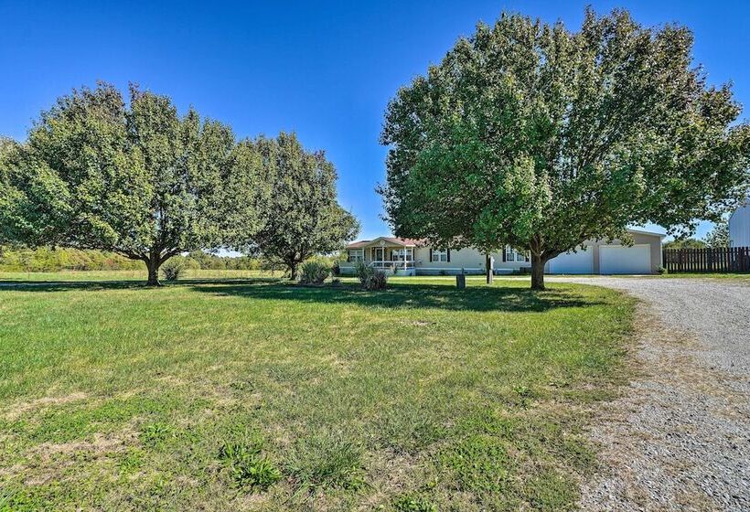 Monett Family Ranch Home W/ Fireplace & Huge Deck!