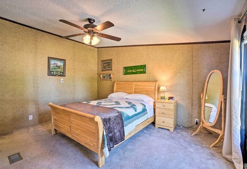 Monett Family Ranch Home W/ Fireplace & Huge Deck!