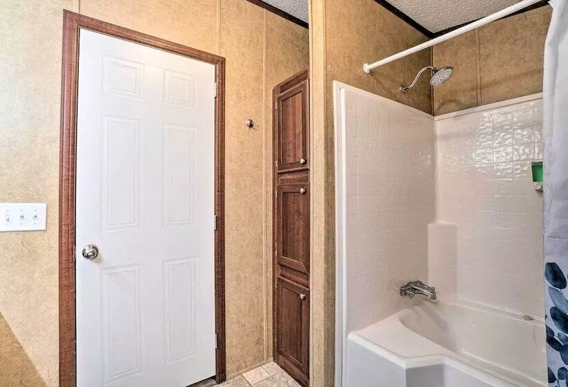 Monett Family Ranch Home W/ Fireplace & Huge Deck!