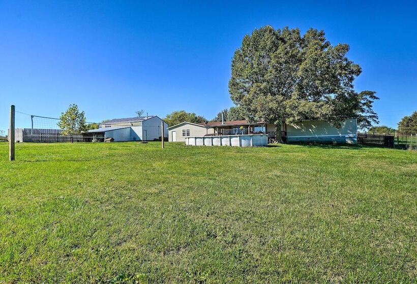 Monett Family Ranch Home W/ Fireplace & Huge Deck!